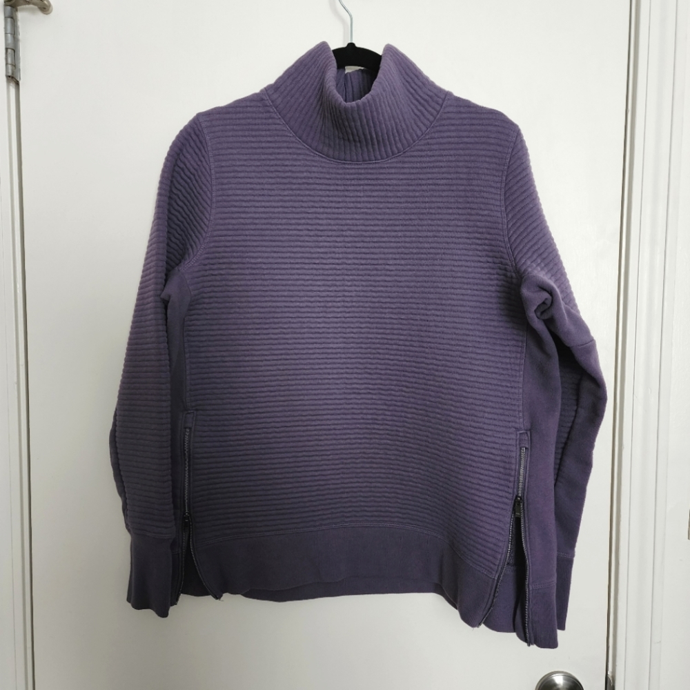 All In Motion Pullover/Sweatshirt Size L